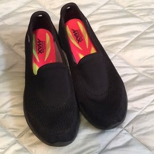 Sketchers GoWalk 4, size 8 women’s shoe